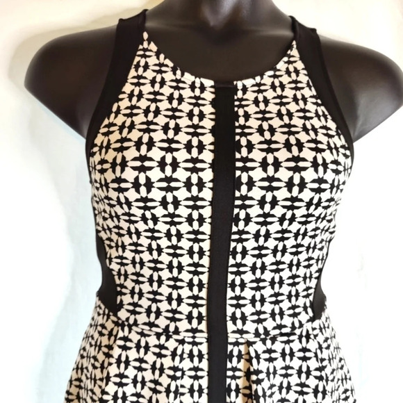 Skater Dress EUC ❤️ - Picture 3 of 10